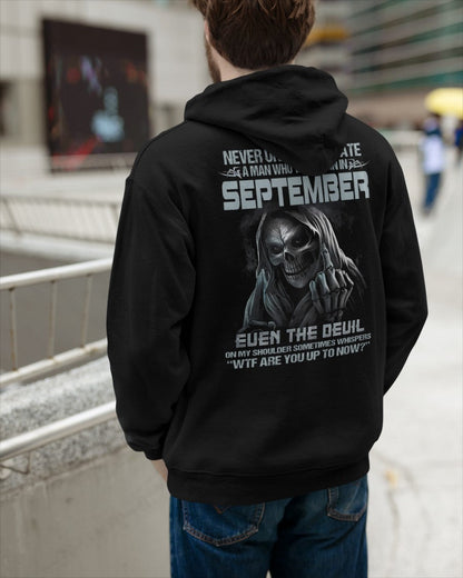 SEPTEMBER - NEVER UNDERESTIUNDER A MAN - T-SHIRT FOR MAN - XUAN09 (SKU08-05-09)