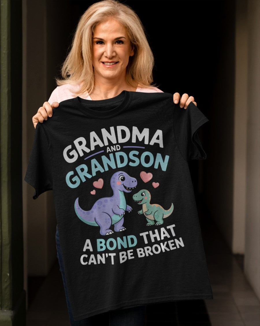 GRANDMA AND GRANDSON A BOND THAT CAN'T BE BROKEN DINOSAUR UNISEX T-SHIRT tracy00 (SKU-GMS4)